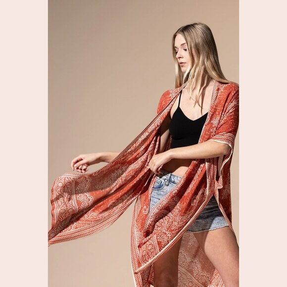 Isla Dreamy Damask & Paisley Kimono - Picture 2 of 6